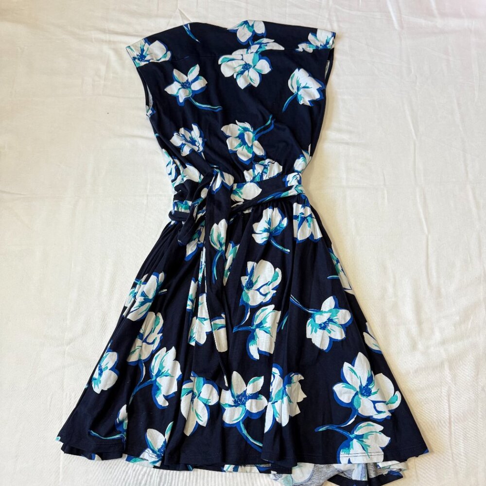 Draper James Navy Blue White Floral Faux Wrap Dress Cap Sleeve Size S - Picture 2 of 7
